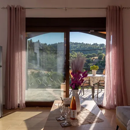 بيت للعطل Galini House 2 *